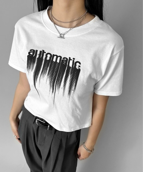 LVEU.(ラブユ.)の「【LVEU.】デザインロゴコンパクトTシャツ/ トップス カットソー Tシャツ 半袖 コンパクト ショート クロップド プリント グラフィック ロゴ ホワイト ブラック(Tシャツ/カットソー・レディース・ホワイト/ブラック・FREE)」の16枚目の写真