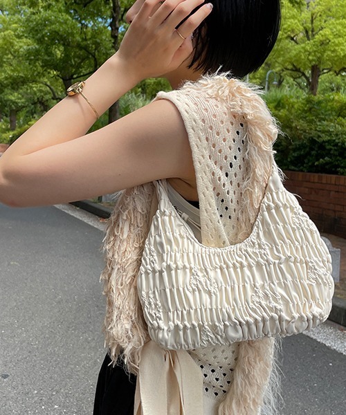 SEN TOKYO（セントーキョー）の「フェミニンにもカジュアルにも。くしゅくしゅハンドバック（ハンドバッグ・レディース・シルバー/ホワイト/ブラック・FREE）」の2枚目の写真