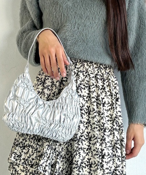 SEN TOKYO（セントーキョー）の「フェミニンにもカジュアルにも。くしゅくしゅハンドバック（ハンドバッグ・レディース・シルバー/ホワイト/ブラック・FREE）」の3枚目の写真
