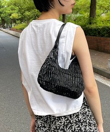 フェミニンにもカジュアルにも。くしゅくしゅハンドバック