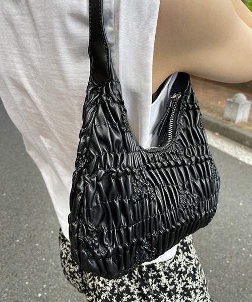 SEN TOKYO（セントーキョー）の「フェミニンにもカジュアルにも。くしゅくしゅハンドバック（ハンドバッグ・レディース・シルバー/ホワイト/ブラック・FREE）」の9枚目の写真