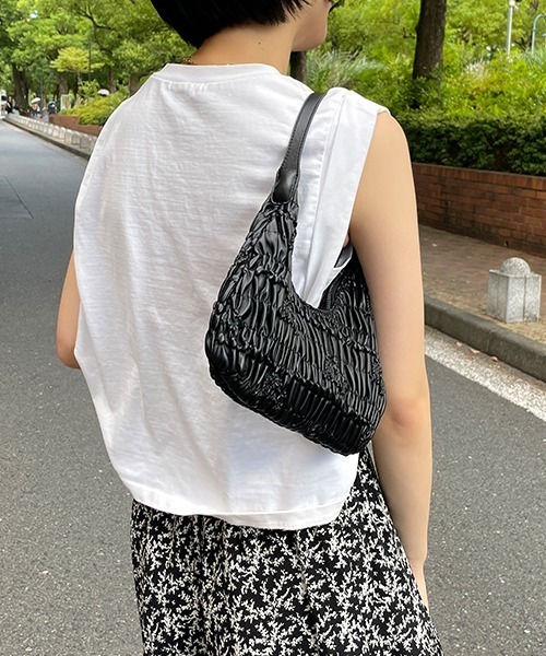 SEN TOKYO（セントーキョー）の「フェミニンにもカジュアルにも。くしゅくしゅハンドバック（ハンドバッグ・レディース・シルバー/ホワイト/ブラック・FREE）」の10枚目の写真