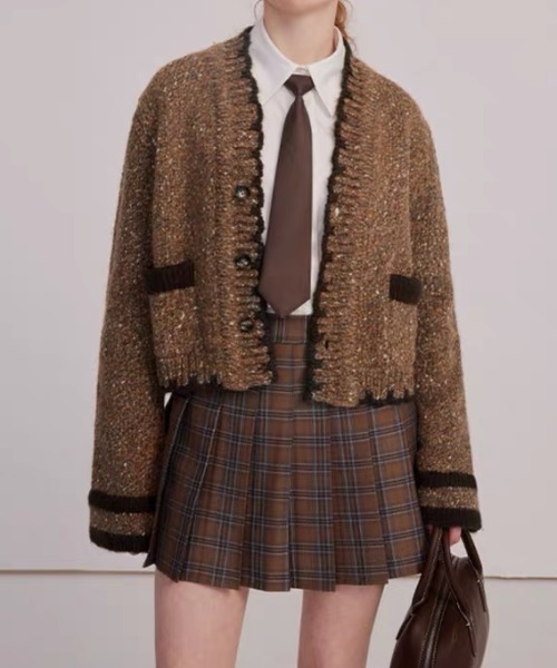 Achic(アシック)の「ショート丈ニットカーディガン(カーディガン/ボレロ・レディース・グレー/ブラウン・M)」の16枚目の写真