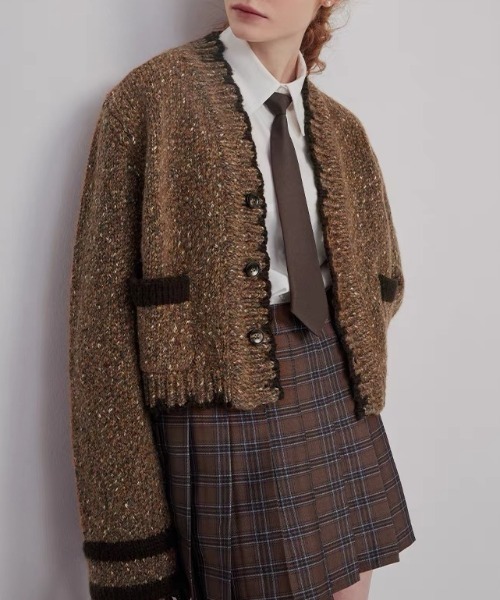 Achic(アシック)の「ショート丈ニットカーディガン(カーディガン/ボレロ・レディース・グレー/ブラウン・M)」の18枚目の写真