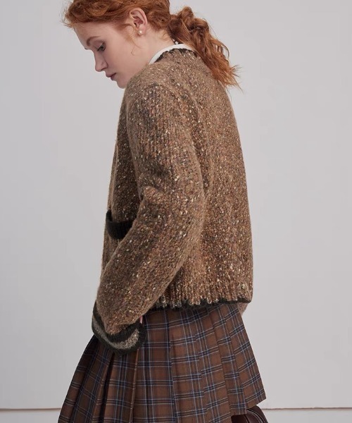 Achic(アシック)の「ショート丈ニットカーディガン(カーディガン/ボレロ・レディース・グレー/ブラウン・M)」の19枚目の写真