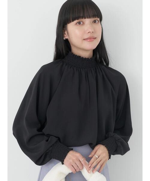 earth music&ecology(アースミュージックアンドエコロジー)の「シャーリングブラウス(シャツ/ブラウス・レディース・ピンク/ドット/アイボリー/ブラック・FREE)」の3枚目の写真