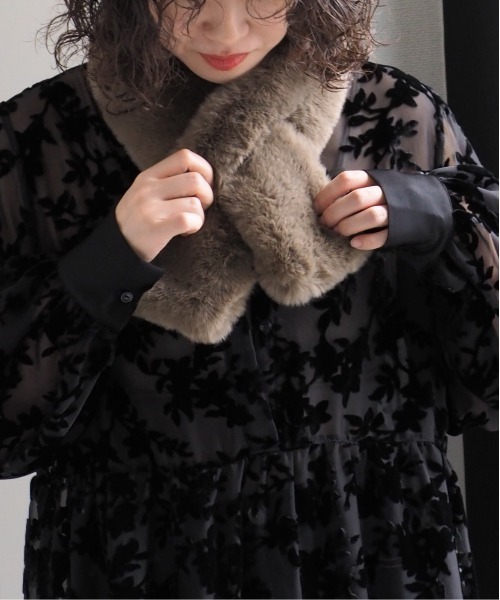 cepo（セポ）の「フェイクファーミニティペット（マフラー・レディース・ライトベージュ/モカ/ライトグレー・FREE）」の8枚目の写真