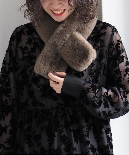 cepo（セポ）の「フェイクファーミニティペット（マフラー・レディース・ライトベージュ/モカ/ライトグレー・FREE）」の17枚目の写真