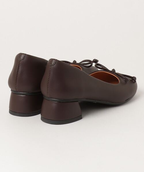 LibertyDoll（リバティードール）の「オブリークトゥ 4cmチャンキーヒール リボンパンプス（バレエシューズ・レディース・アイボリー/ブラック/ダークブラウン・S/M/L/LL）」の4枚目の写真