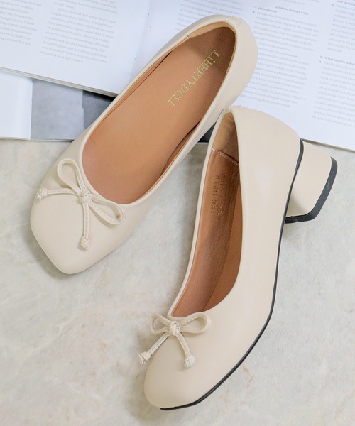 LibertyDoll（リバティードール）の「オブリークトゥ 4cmチャンキーヒール リボンパンプス（バレエシューズ・レディース・アイボリー/ブラック/ダークブラウン・S/M/L/LL）」の2枚目の写真