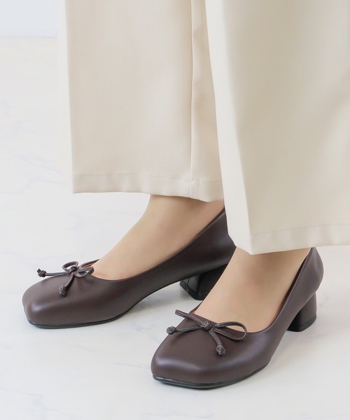 LibertyDoll（リバティードール）の「オブリークトゥ 4cmチャンキーヒール リボンパンプス（バレエシューズ・レディース・アイボリー/ブラック/ダークブラウン・S/M/L/LL）」の6枚目の写真