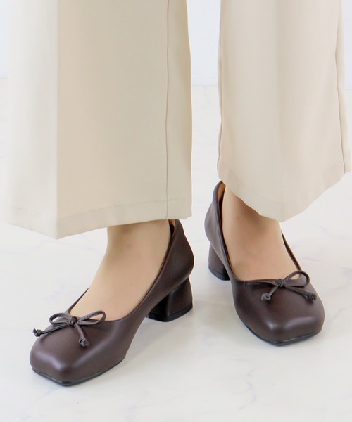 LibertyDoll（リバティードール）の「オブリークトゥ 4cmチャンキーヒール リボンパンプス（バレエシューズ・レディース・アイボリー/ブラック/ダークブラウン・S/M/L/LL）」の11枚目の写真