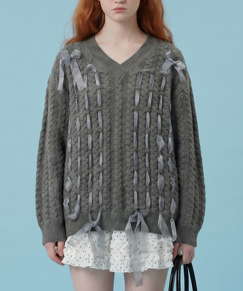 HOOK(フック)の「【HOOK】for girls ケーブル編みリボン通しデザインニット (AW)(ニット/セーター・レディース・ライトベージュ/グレー・S/M/L/XL)」の2枚目の写真