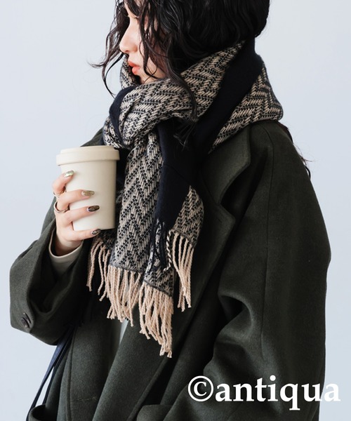 antiqua（アンティカ）の「ヘリンボーン柄マフラー（マフラー・レディース・ブラック・FREE）」の4枚目の写真