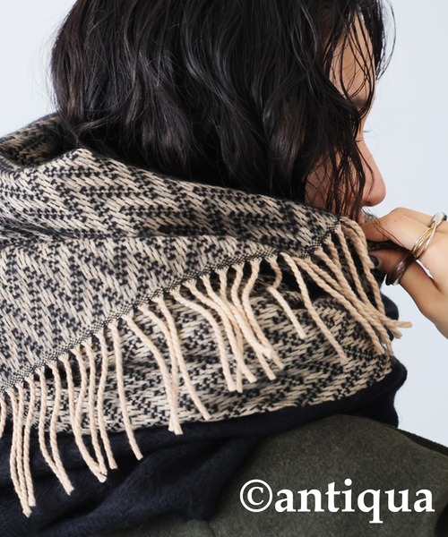 antiqua（アンティカ）の「ヘリンボーン柄マフラー（マフラー・レディース・ブラック・FREE）」の5枚目の写真
