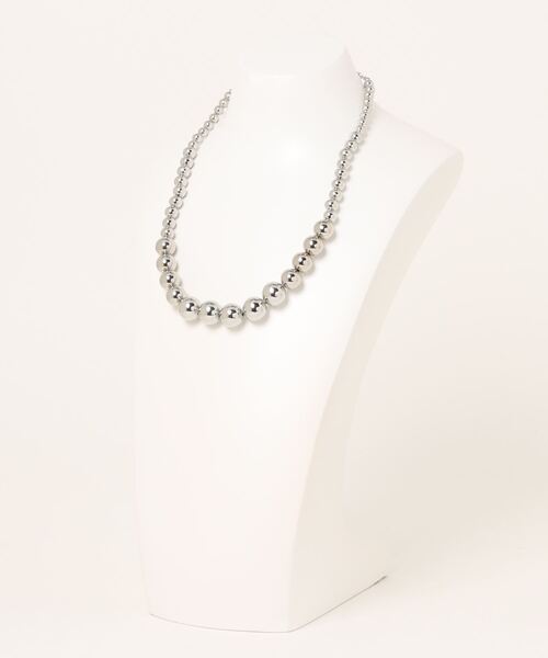 PAGEBOY（ページボーイ）の「グラデボールネックレス（ネックレス・レディース・シルバー・FREE）」の2枚目の写真