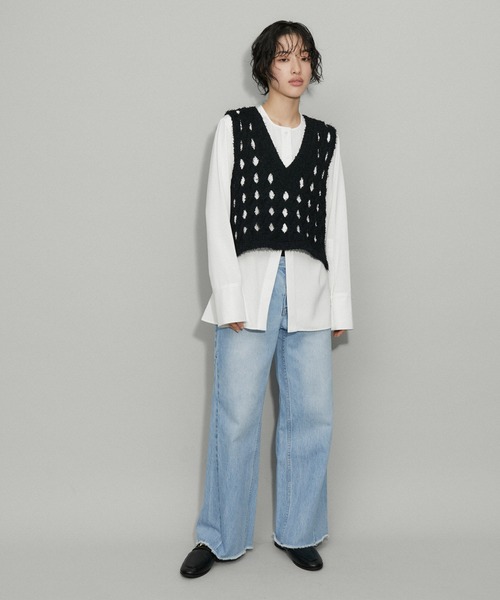 ADAM ET ROPE'（アダムエロペ）の「【WEB限定】スラッシュケーブルニットジレ（ベスト・レディース・ブルー系その他4/ブラック/オフホワイト・FREE）」の18枚目の写真