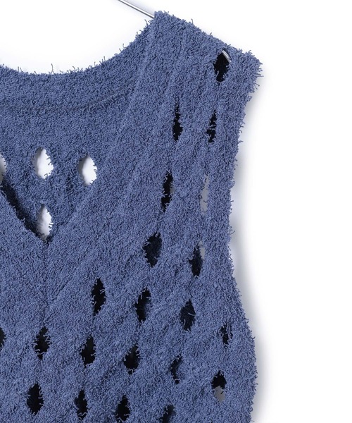 ADAM ET ROPE'（アダムエロペ）の「【WEB限定】スラッシュケーブルニットジレ（ベスト・レディース・ブルー系その他4/ブラック/オフホワイト・FREE）」の16枚目の写真