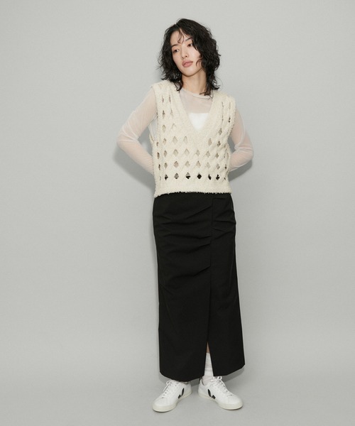 ADAM ET ROPE'（アダムエロペ）の「【WEB限定】スラッシュケーブルニットジレ（ベスト・レディース・ブルー系その他4/ブラック/オフホワイト・FREE）」の17枚目の写真