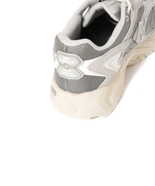 NEW BALANCE（ニューバランス）の「NEW BALANCE 725AA（スニーカー
