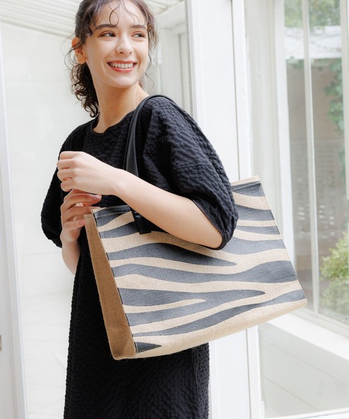 LAKOLE(ラコレ)の「横型ジュートトート / 996448(トートバッグ・レディース・レオパード/ゼブラ・FREE)」の1枚目の写真