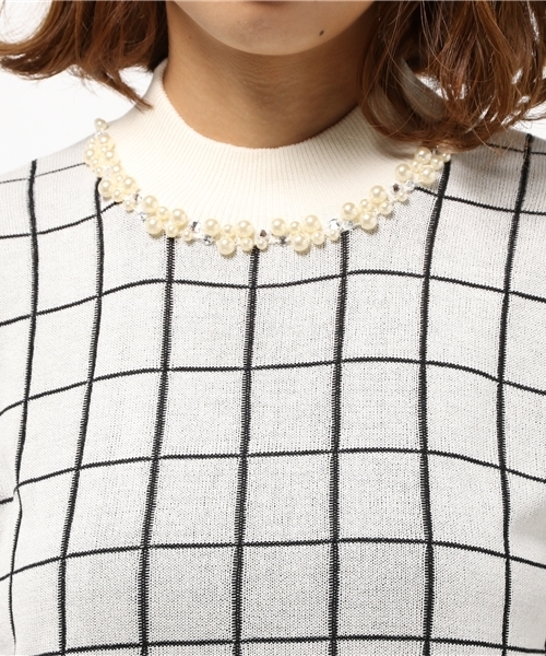 earth music&ecology（アースミュージックアンドエコロジー）の「【ハイハイハイネック】ビジューウィンドペンハイネックニット（ニット/セーター・レディース・アイボリー/ブラック・SMALL/LARGE/MEDIUM）」の6枚目の写真