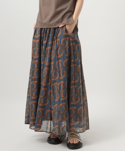 BAYFLOW(ベイフロー)の「バティック風プリントスカート(スカート・レディース・ダークブラウン/グリーン/オレンジ・FREE)」の2枚目の写真