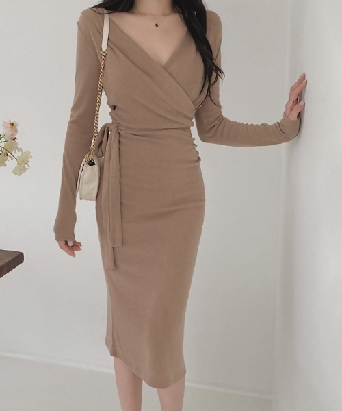Jasmine Grandiflorum(ジャスミングランディフローラム)の「【Jasmine】Vネックサイドベルトストレッチワンピース(ワンピース・レディース・ブラック/ベージュ・FREE)」の1枚目の写真