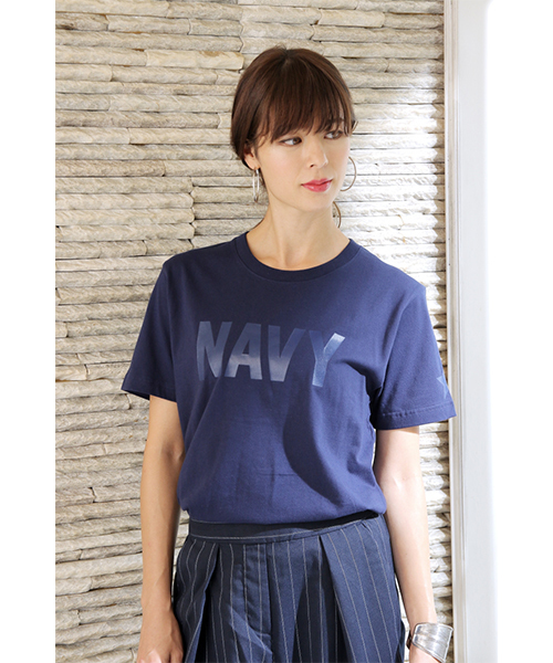 AZUL by moussy（アズールバイマウジー）の「20/-OE天竺同色ロゴT（Tシャツ/カットソー・レディース・ブラック/オフホワイト/ネイビー・SMALL/LARGE/MEDIUM/X-LARGE）」の3枚目の写真