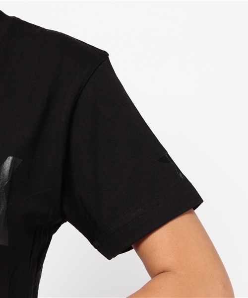 AZUL by moussy（アズールバイマウジー）の「20/-OE天竺同色ロゴT（Tシャツ/カットソー・レディース・ブラック/オフホワイト/ネイビー・SMALL/LARGE/MEDIUM/X-LARGE）」の9枚目の写真