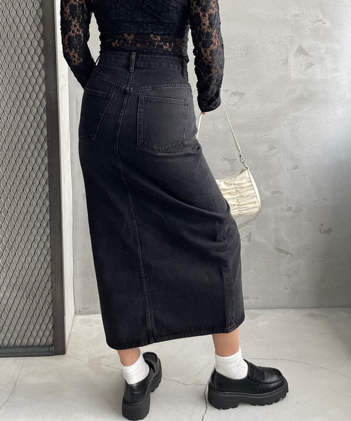 ROGER AND RAW(ロジャーアンドロウ)の「フロントスリットデニムスカート(デニムスカート・レディース・ブルー/ブラック・SMALL/MEDIUM)」の8枚目の写真
