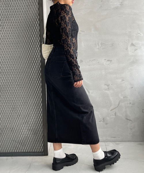 ROGER AND RAW(ロジャーアンドロウ)の「フロントスリットデニムスカート(デニムスカート・レディース・ブルー/ブラック・SMALL/MEDIUM)」の9枚目の写真