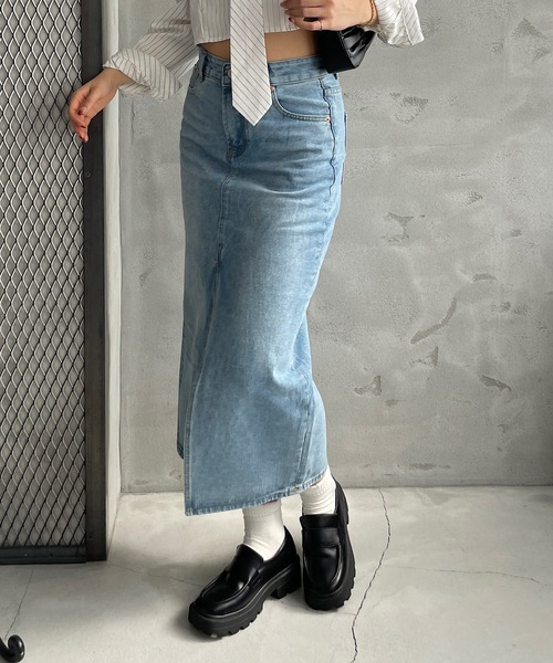 ROGER AND RAW(ロジャーアンドロウ)の「フロントスリットデニムスカート(デニムスカート・レディース・ブルー/ブラック・SMALL/MEDIUM)」の15枚目の写真