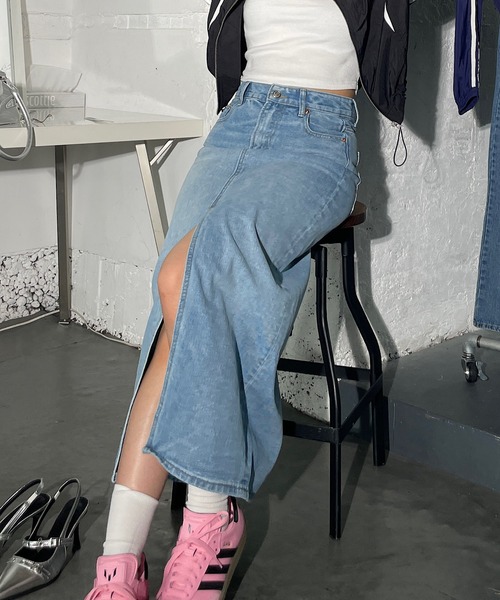 ROGER AND RAW(ロジャーアンドロウ)の「フロントスリットデニムスカート(デニムスカート・レディース・ブルー/ブラック・SMALL/MEDIUM)」の18枚目の写真