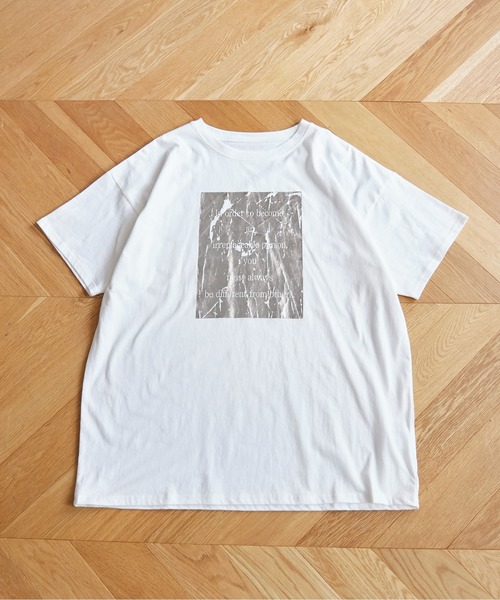 ANGIE(アンジー)の「箔 メタリック プリント ビッグシルエット オーバーサイズ ロゴTシャツ(半袖)(Tシャツ/カットソー・レディース・ブラック/ホワイト・FREE)」の13枚目の写真