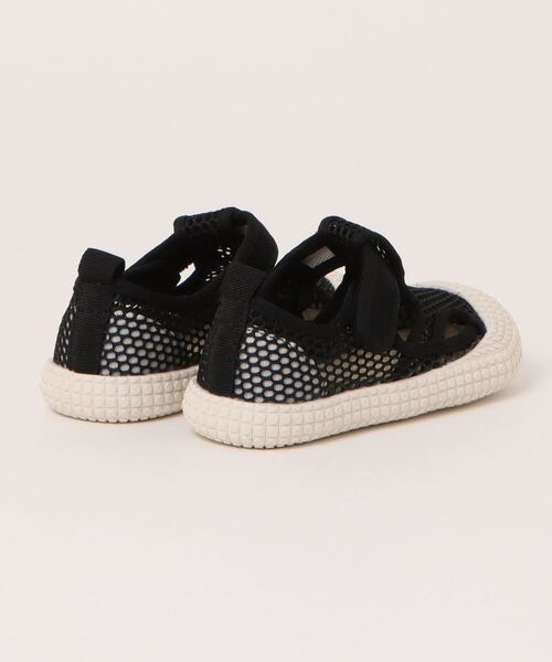 shoes365(シューズスリーシックスファイヴ)の「【shoes365】子供用メッシュデザイン通気性スニーカー(スニーカー・キッズ・ブラック/ベージュ・17.5cm/16.5cm/16.0cm/15.5cm/15.0cm/14.0cm)」の3枚目の写真