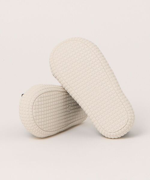 shoes365(シューズスリーシックスファイヴ)の「【shoes365】子供用メッシュデザイン通気性スニーカー(スニーカー・キッズ・ブラック/ベージュ・17.5cm/16.5cm/16.0cm/15.5cm/15.0cm/14.0cm)」の4枚目の写真