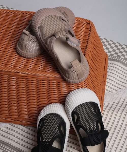 shoes365(シューズスリーシックスファイヴ)の「【shoes365】子供用メッシュデザイン通気性スニーカー(スニーカー・キッズ・ブラック/ベージュ・17.5cm/16.5cm/16.0cm/15.5cm/15.0cm/14.0cm)」の6枚目の写真