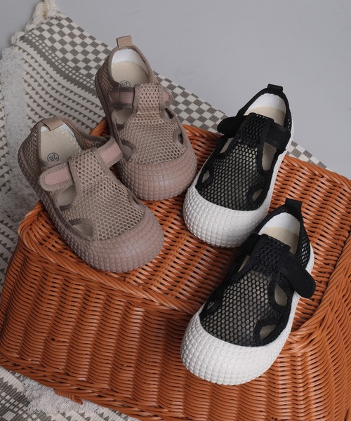 shoes365(シューズスリーシックスファイヴ)の「【shoes365】子供用メッシュデザイン通気性スニーカー(スニーカー・キッズ・ブラック/ベージュ・17.5cm/16.5cm/16.0cm/15.5cm/15.0cm/14.0cm)」の7枚目の写真