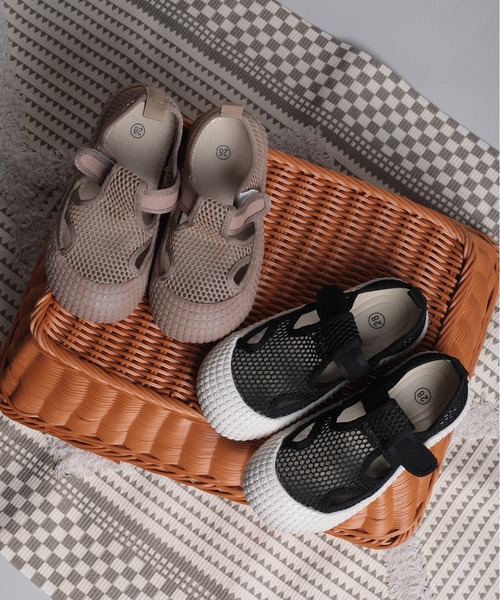 shoes365(シューズスリーシックスファイヴ)の「【shoes365】子供用メッシュデザイン通気性スニーカー(スニーカー・キッズ・ブラック/ベージュ・17.5cm/16.5cm/16.0cm/15.5cm/15.0cm/14.0cm)」の8枚目の写真