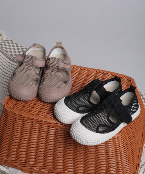 shoes365(シューズスリーシックスファイヴ)の「【shoes365】子供用メッシュデザイン通気性スニーカー(スニーカー・キッズ・ブラック/ベージュ・17.5cm/16.5cm/16.0cm/15.5cm/15.0cm/14.0cm)」の9枚目の写真