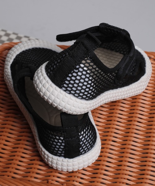 shoes365(シューズスリーシックスファイヴ)の「【shoes365】子供用メッシュデザイン通気性スニーカー(スニーカー・キッズ・ブラック/ベージュ・17.5cm/16.5cm/16.0cm/15.5cm/15.0cm/14.0cm)」の10枚目の写真