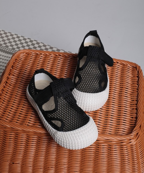 shoes365(シューズスリーシックスファイヴ)の「【shoes365】子供用メッシュデザイン通気性スニーカー(スニーカー・キッズ・ブラック/ベージュ・17.5cm/16.5cm/16.0cm/15.5cm/15.0cm/14.0cm)」の12枚目の写真