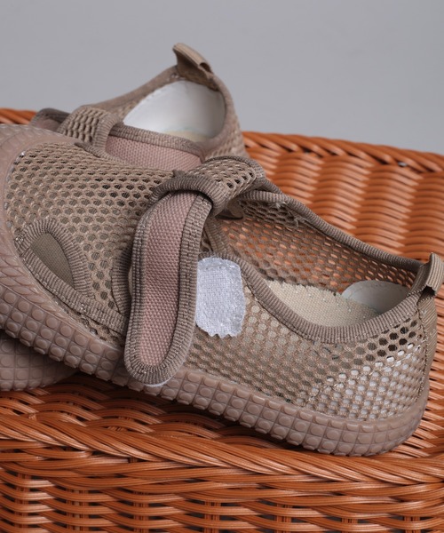 shoes365(シューズスリーシックスファイヴ)の「【shoes365】子供用メッシュデザイン通気性スニーカー(スニーカー・キッズ・ブラック/ベージュ・17.5cm/16.5cm/16.0cm/15.5cm/15.0cm/14.0cm)」の16枚目の写真