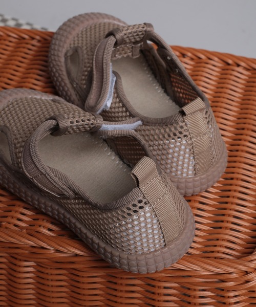 shoes365(シューズスリーシックスファイヴ)の「【shoes365】子供用メッシュデザイン通気性スニーカー(スニーカー・キッズ・ブラック/ベージュ・17.5cm/16.5cm/16.0cm/15.5cm/15.0cm/14.0cm)」の17枚目の写真