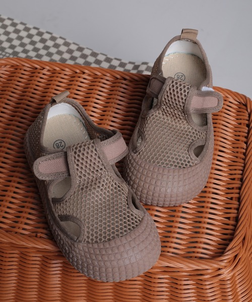 shoes365(シューズスリーシックスファイヴ)の「【shoes365】子供用メッシュデザイン通気性スニーカー(スニーカー・キッズ・ブラック/ベージュ・17.5cm/16.5cm/16.0cm/15.5cm/15.0cm/14.0cm)」の18枚目の写真