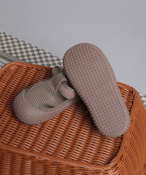 shoes365(シューズスリーシックスファイヴ)の「【shoes365】子供用メッシュデザイン通気性スニーカー(スニーカー・キッズ・ブラック/ベージュ・17.5cm/16.5cm/16.0cm/15.5cm/15.0cm/14.0cm)」の19枚目の写真