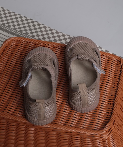 shoes365(シューズスリーシックスファイヴ)の「【shoes365】子供用メッシュデザイン通気性スニーカー(スニーカー・キッズ・ブラック/ベージュ・17.5cm/16.5cm/16.0cm/15.5cm/15.0cm/14.0cm)」の20枚目の写真