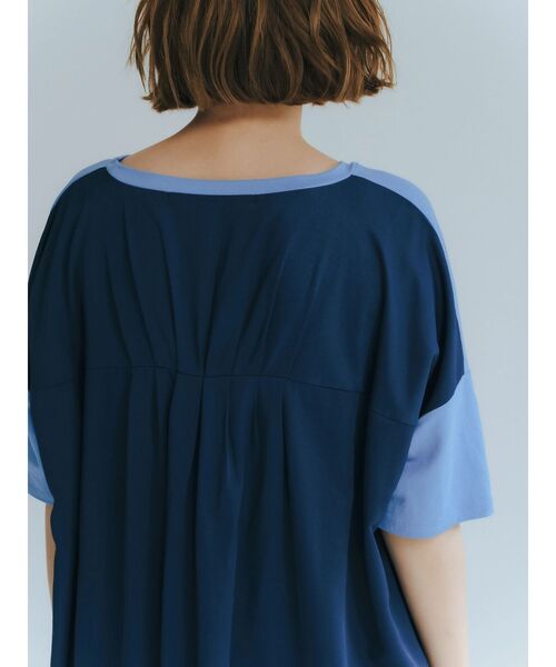 YECCA VECCA(イェッカヴェッカ)の「異素材切替タックデザインカットソー(Tシャツ/カットソー・レディース・ブラック/ブルー/オフホワイト・FREE)」の14枚目の写真