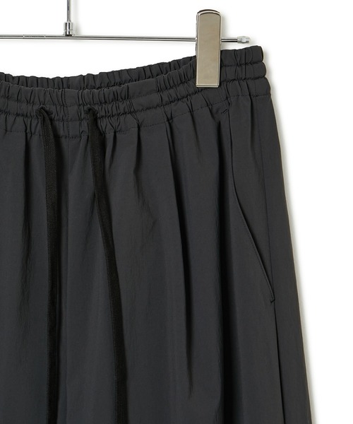 ADAM ET ROPE'(アダムエロペ)の「【サステナブル・撥水・ストレッチ】ウエストタックイージーパンツ(その他パンツ・レディース・ピンク/ブラック/キナリ・38/36)」の14枚目の写真